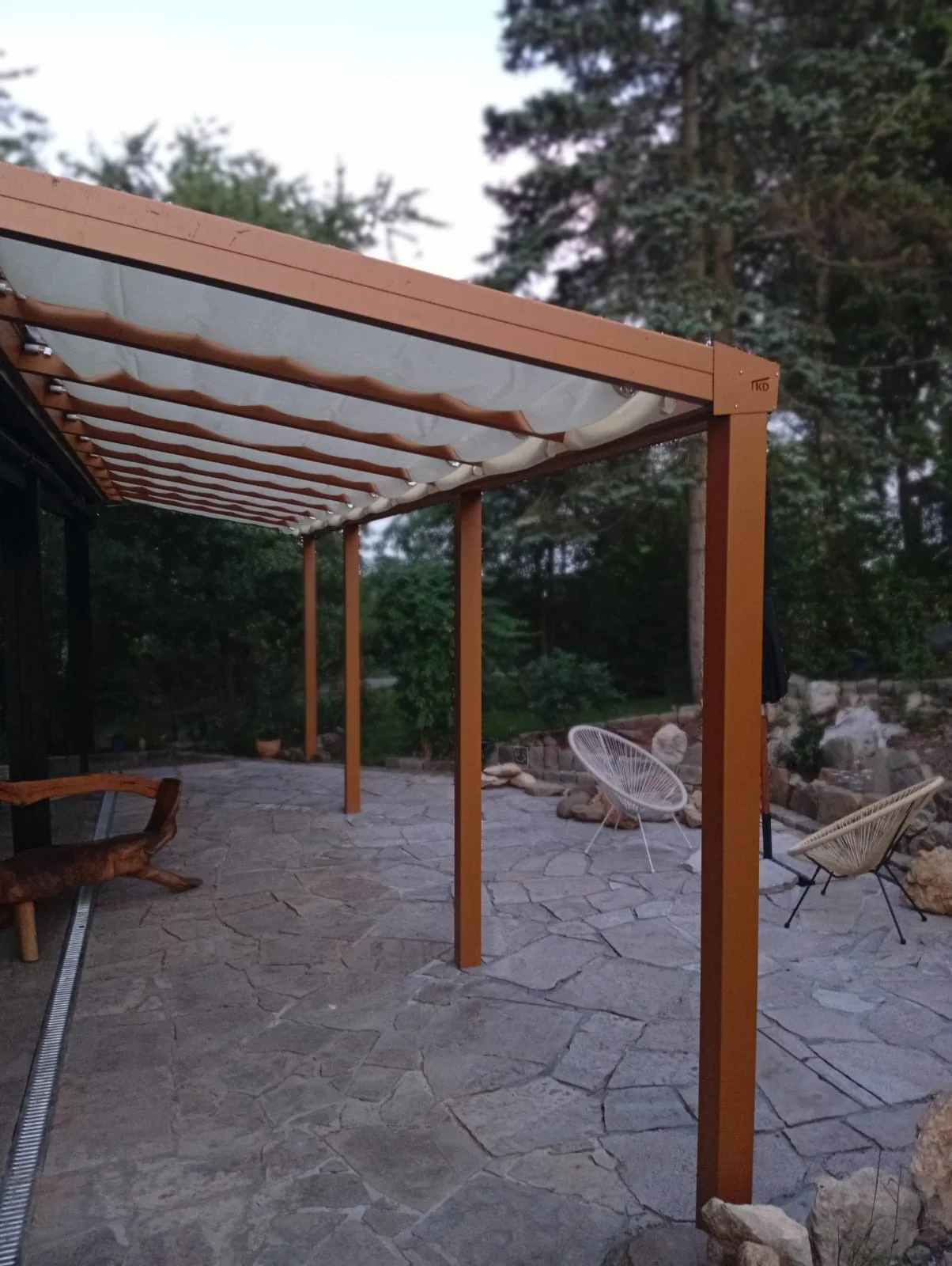 Aluminium-Pergola Holzoptik mit Faltdach in Leverkusen