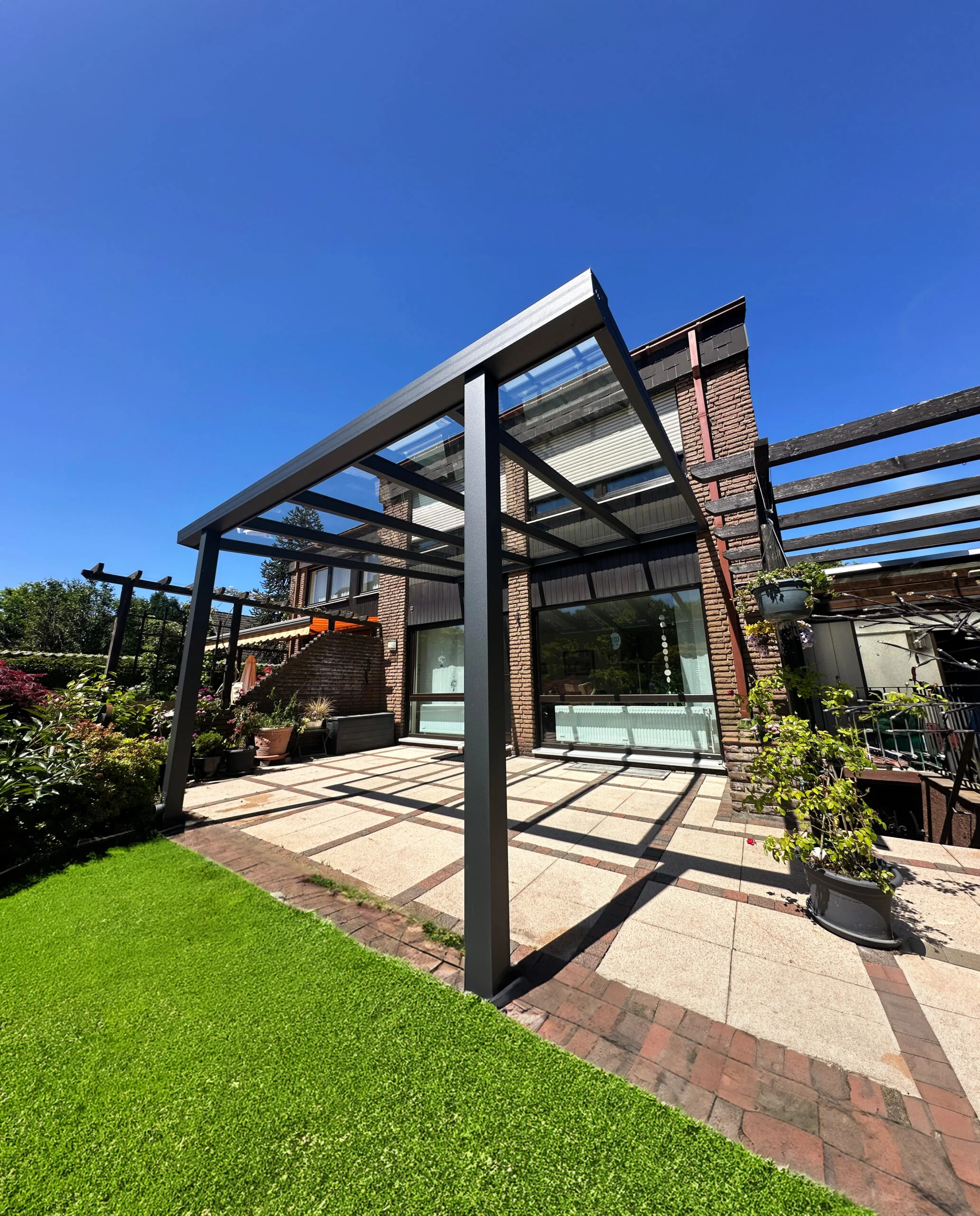 Aluminium-Terrassendach Glas Sichtschutz in Leichlingen