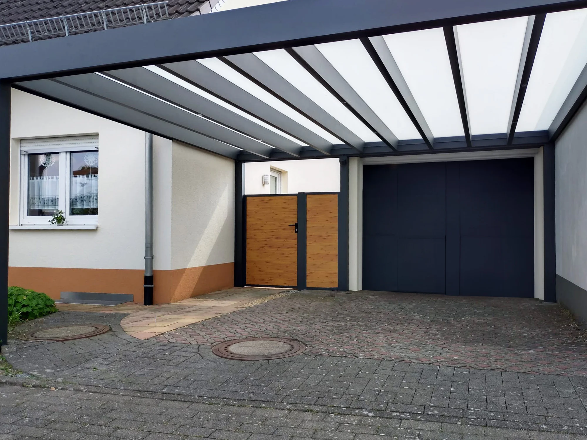 Carport Stegplatten Eingangstür Sektionaltor Düsseldorf