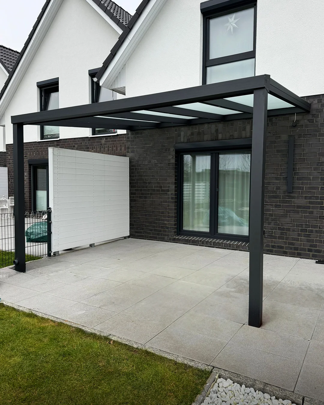 Glas-Terrassenüberdachung Aluminium Anthrazit in Leichlingen