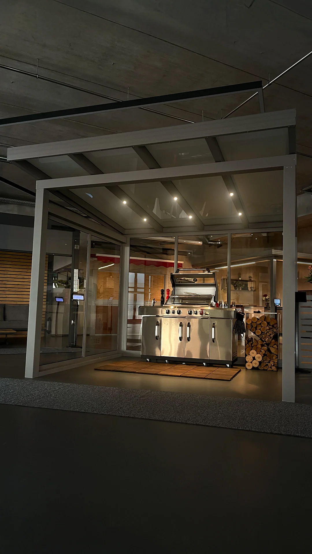 Grillpavillon mit Glasschiebetür und LED-Beleuchtung in Kürten – Terrassenbauer24 NRW
