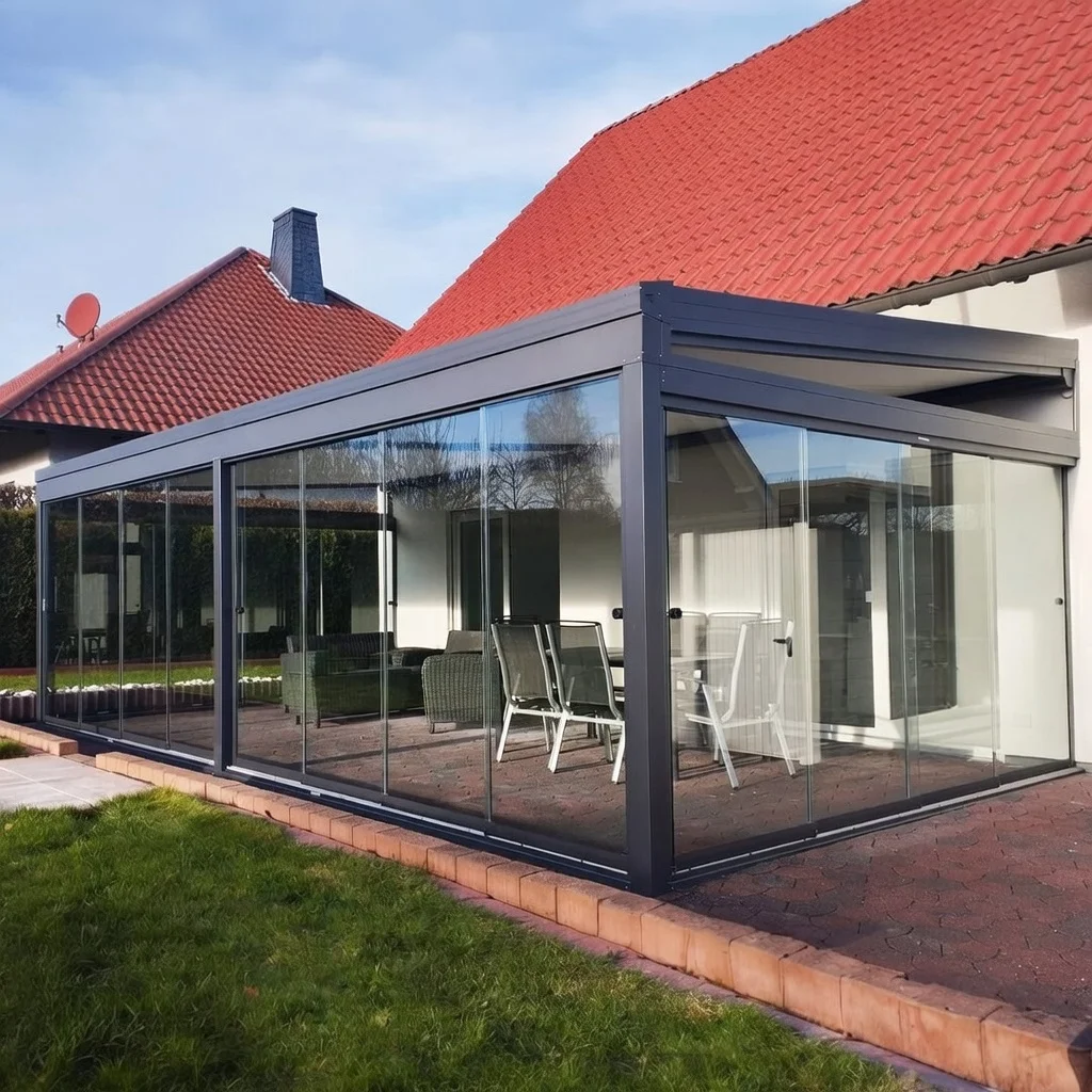 Großer Kaltwintergarten in Aluminium mit Glasschiebewänden, realisiert in Burscheid