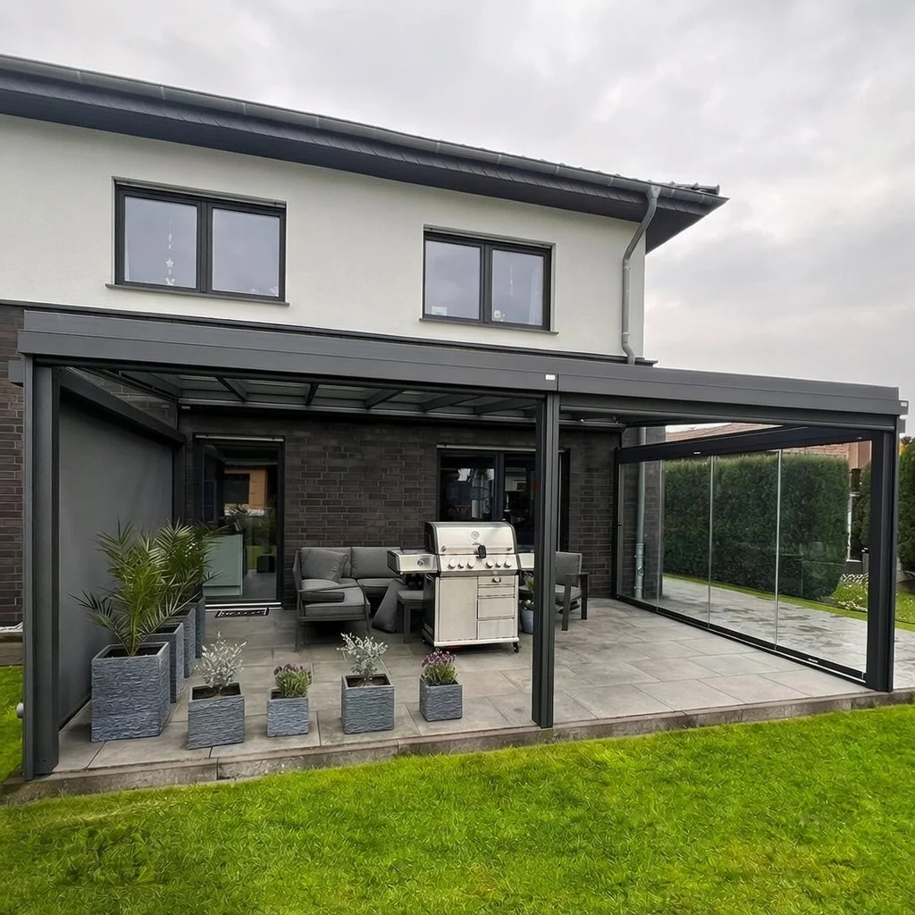 Kaltwintergarten Aluminium Glasschiebewände mit Markise in Hilden