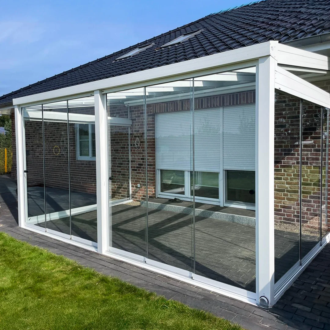 Kaltwintergarten in Aluminium weiß mit Glasschiebewänden, Referenz aus Odenthal