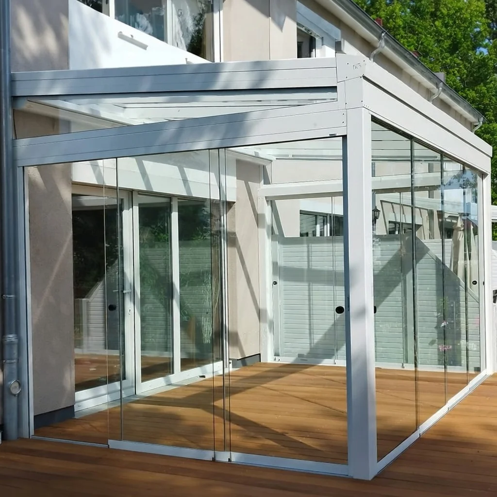 Kaltwintergarten in Aluminium weiß mit Glasschiebewänden, Referenz aus Solingen