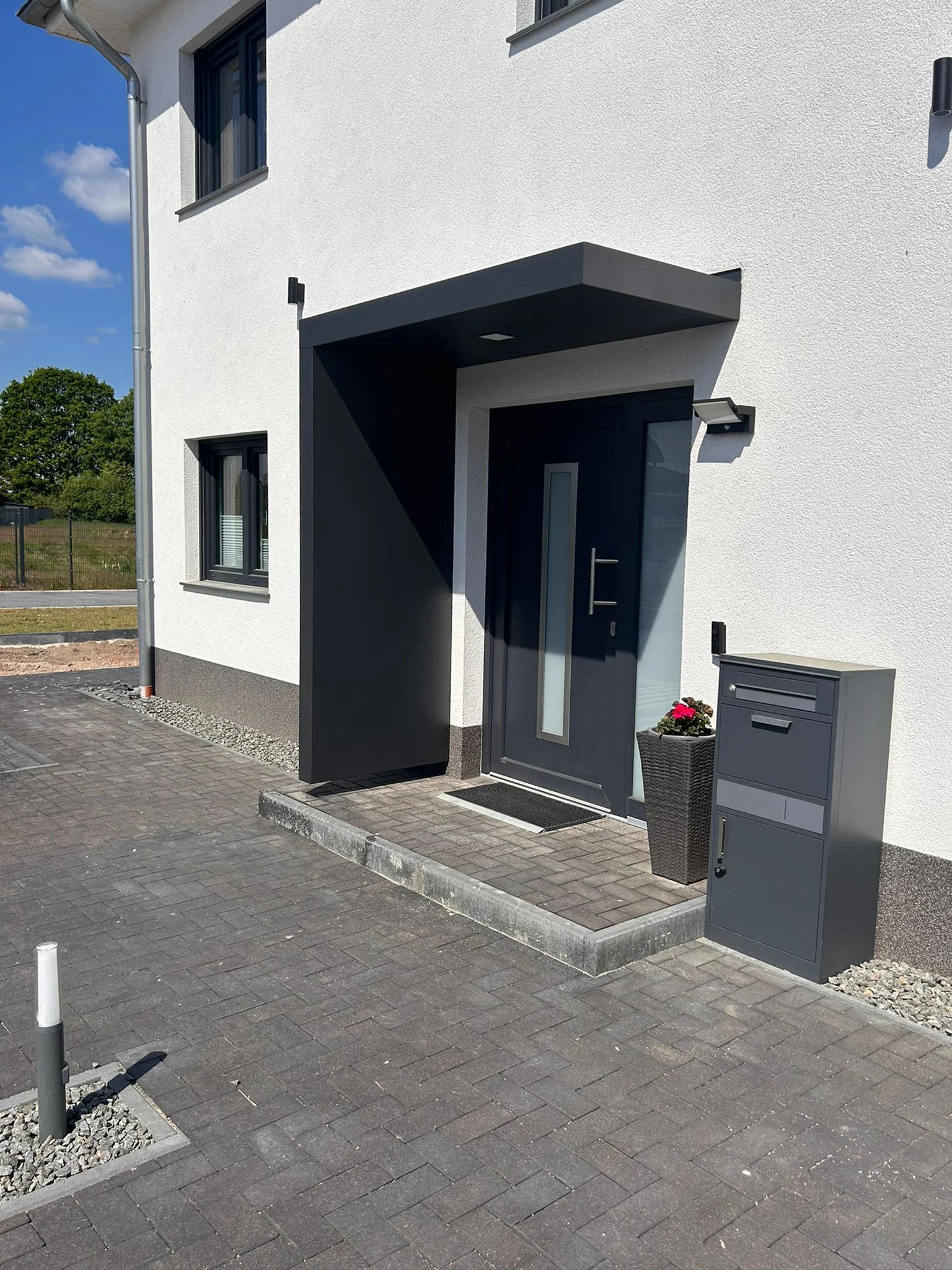 Vordach Aluminium Anthrazit Flachdach Eingangstür Leverkusen