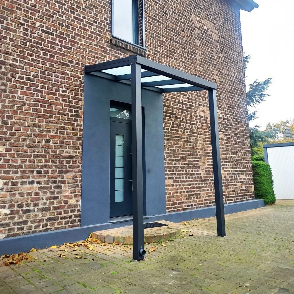 Vordach Aluminium Glas Ziegelfassade schmal Kürten