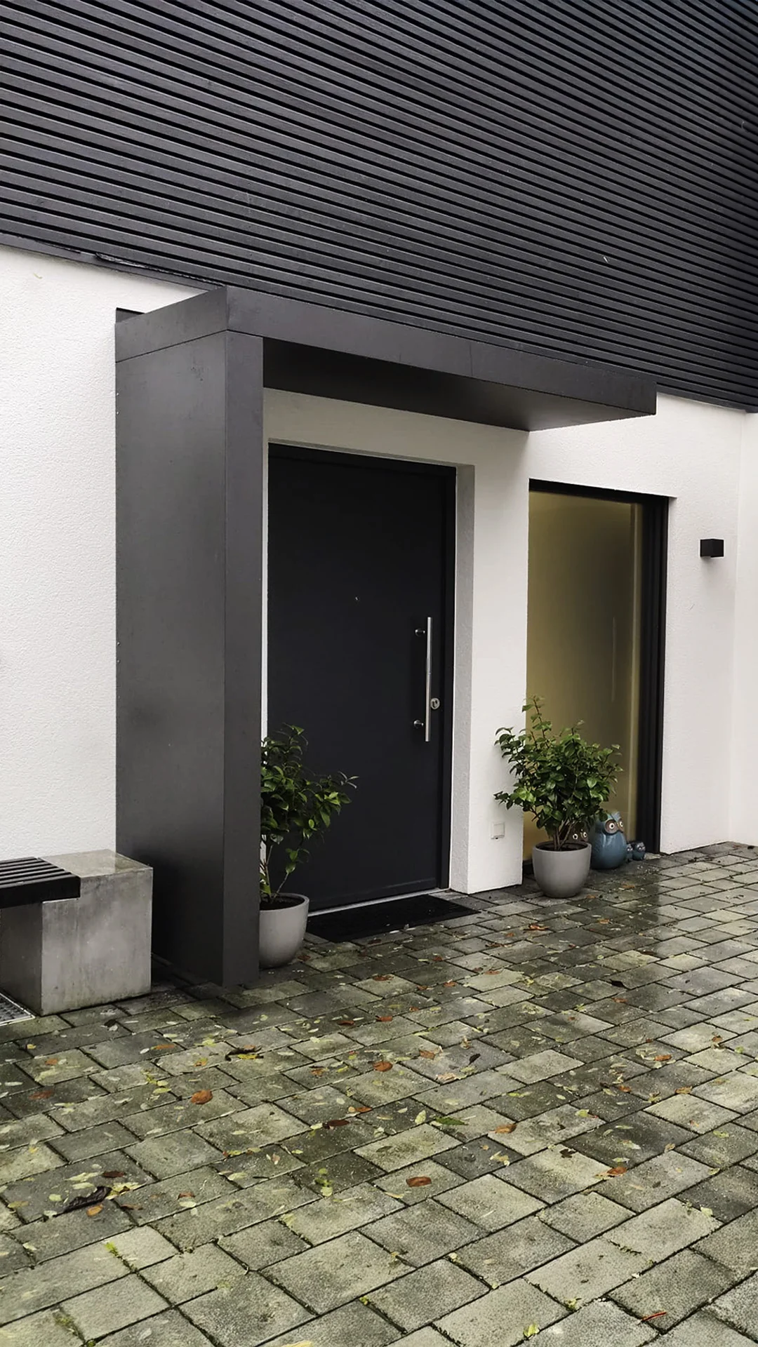 Vordach Anthrazit Lamellenfassade Seitenpaneel Lindlar