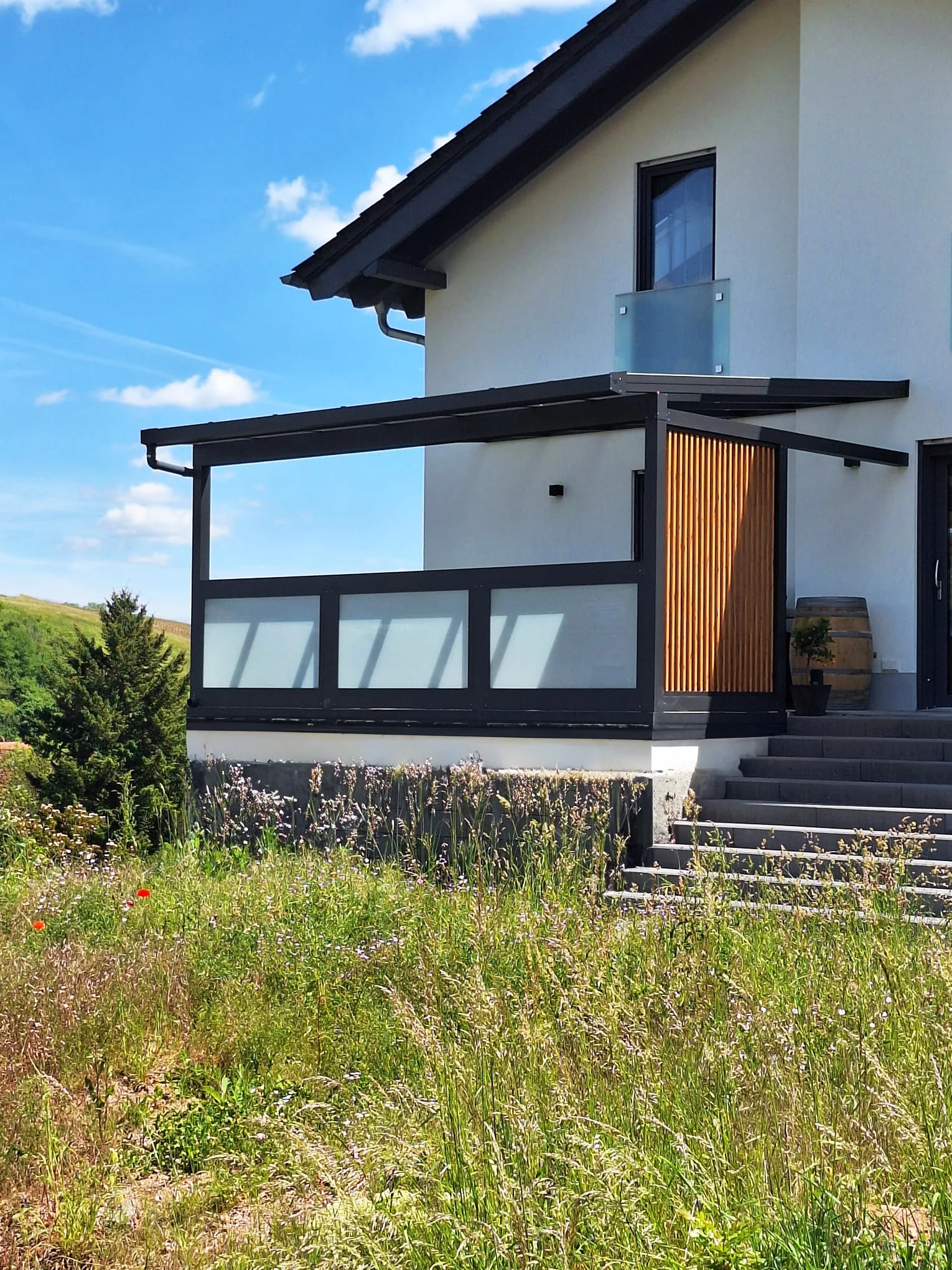 Eingangsüberdachung Aluminium Anthrazit mit Glas-Seitenblenden